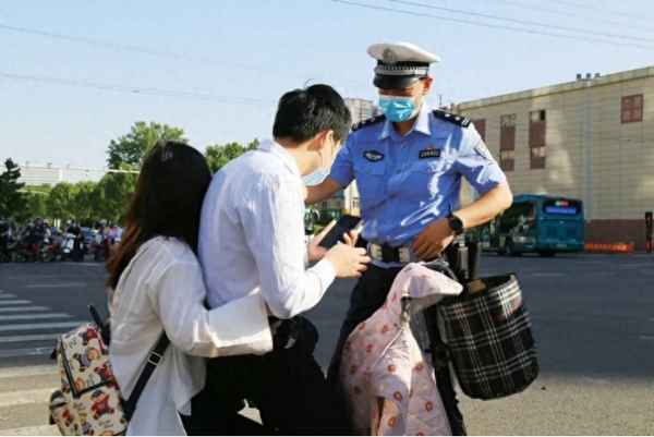 一輛電動車有多重多少斤—一輛電車大概有多重