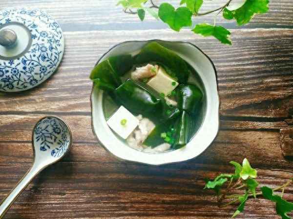 海帶結豆腐湯怎么做好吃;海帶結燉豆腐