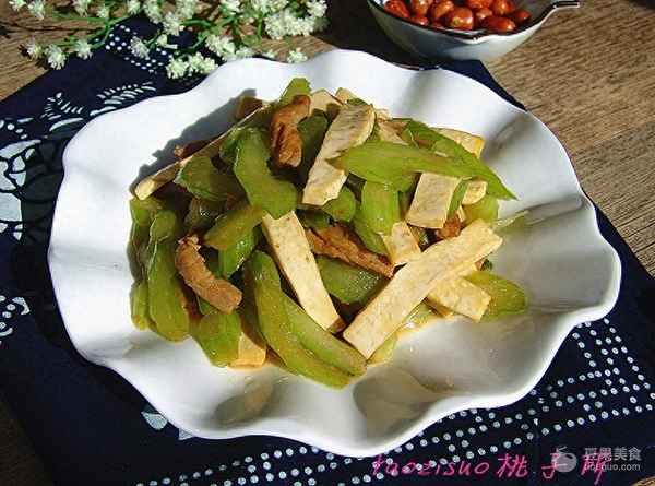 芹菜干絲炒肉絲的做法;芹菜干絲炒肉絲的做法大全