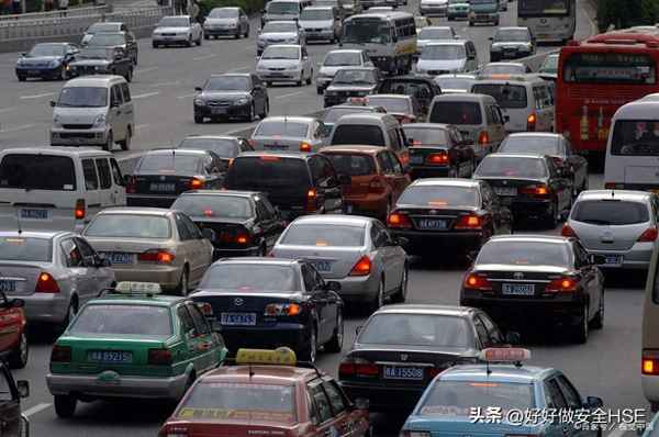 道路交通標線的中心線-道路中心線屬于什么標志