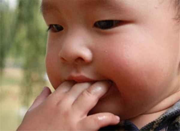 小女孩老是咬指甲是什么原因-小女孩十岁爱咬指甲怎么解决