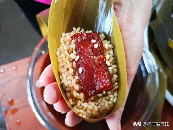 簡(jiǎn)單好看不漏米的粽子;三角粽子怎樣包不漏米