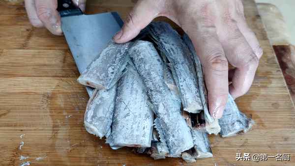 干炸帶魚不放淀粉的做法、炸魚是沾干面還是掛面糊