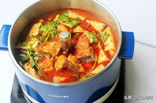 花鰱燉豆腐怎么做;花鰱燉豆腐怎么做好吃竅門