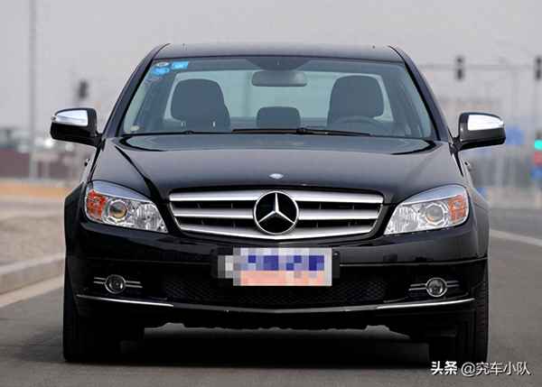 奔馳c260是雙門還是四門、奔馳c260雙門轎跑車質(zhì)量怎樣
