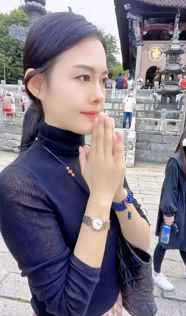 我與清風共明月,皆是人間一過客,愿與山海共秋色,不負韶華不染塵