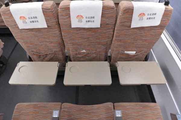 轎車的頂蓋和后座椅的折疊與移動(轎車的頂蓋和后座椅的折疊與移動的區(qū)別)