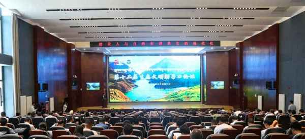 论坛主持词开场白和结束语(论坛的主持词)