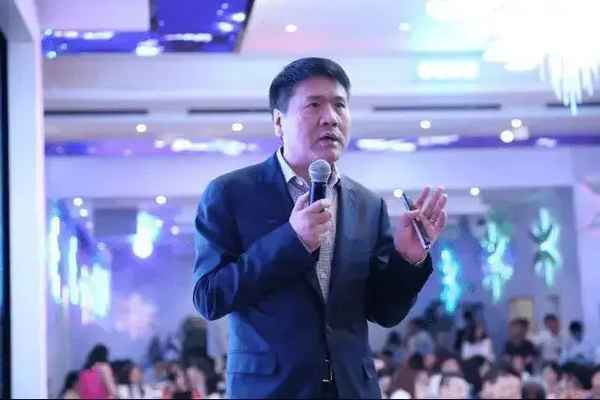 财经郎眼王福重节目表,财经郎眼王福重最新