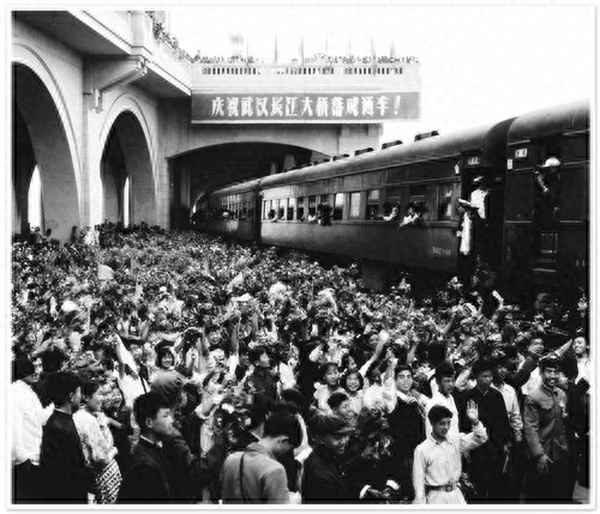 我国第一座公铁两用大桥—我国第一座铁路公路两用大桥