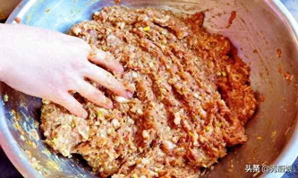怎樣炸肉丸子又脆又好吃—炸豬肉丸子配方比例