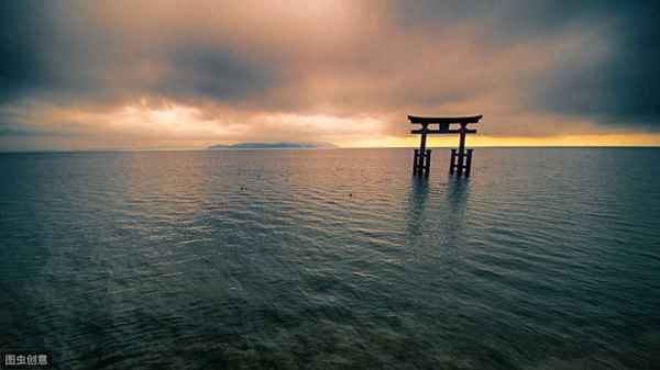 形容乌云压境风雨欲来的诗句—形容乌云密布暴风雨来临的诗词