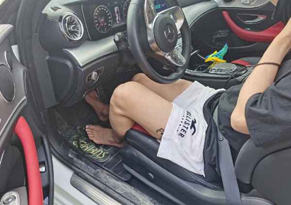 穿拖鞋可以開車上路嗎,穿拖鞋開車可以嗎扣分嗎
