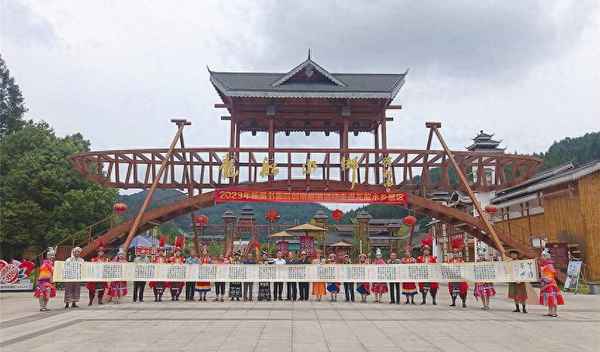 利川龍泉水鄉(xiāng)適合老人玩嗎(利川龍泉酒業(yè)有限公司包谷燒酒什么價(jià)格)