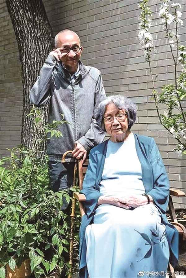 弄花香满衣的内容_弄花香满衣全诗