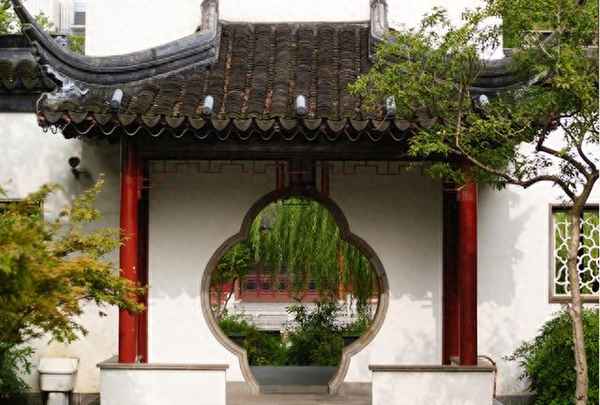 胡姬压酒唤客尝全诗(胡姬酒垆日未午的翻译)