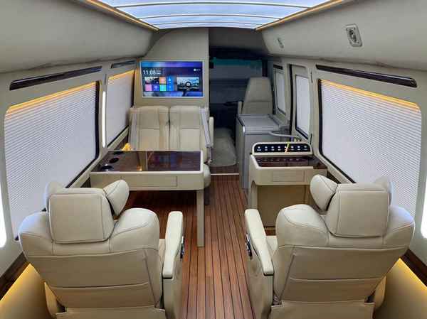 考斯特豪華商務車12座;考斯特豪華商務車多少錢