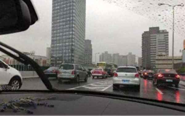 汽車除霧使用方法(汽車除霧按哪個開關)