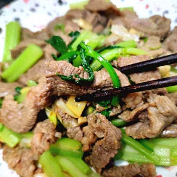芹菜炒牛肉的原料和營養(yǎng)價(jià)值、芹菜炒牛肉的功效和作用