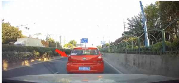 剎車燈不亮罰款200是否合法;剎車燈不亮罰款200是否合法？