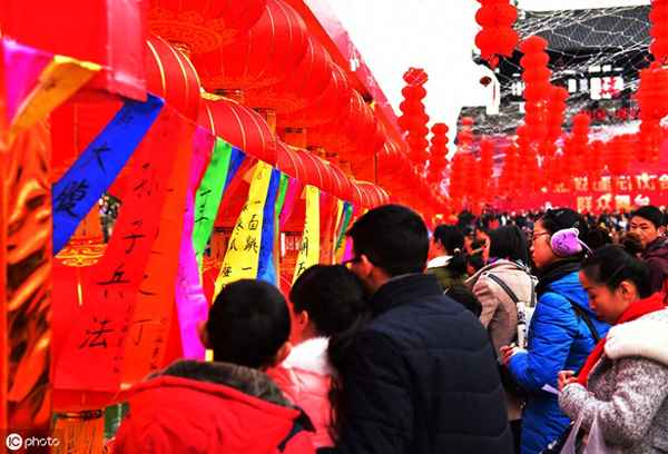 一條船在河上猜成語_一個船一條河打一成語