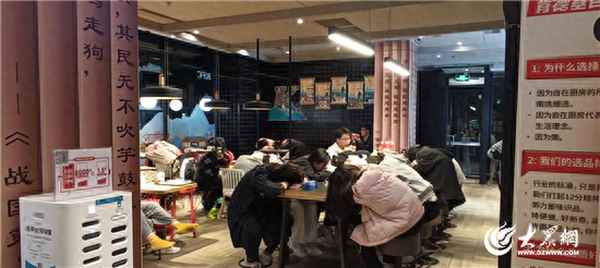 肯德基營(yíng)業(yè)時(shí)間和電話_肯德基一般幾點(diǎn)開門