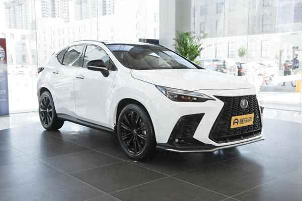 車底盤下面滴水正常嗎(怎么判斷傷沒傷到底盤)
