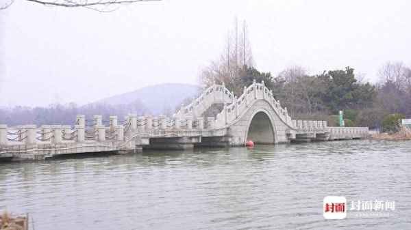 十里灯火尽繁华,一生惟愿岁如初,华灯初上夜未央,灯火阑珊人彷徨