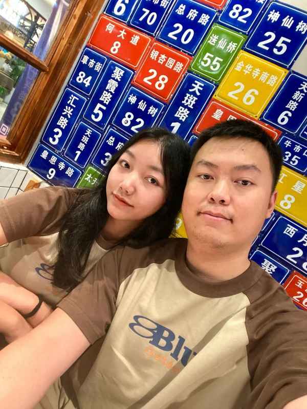 藏藍(lán)色車有什么寓意嗎—黃色的車有什么好的寓意