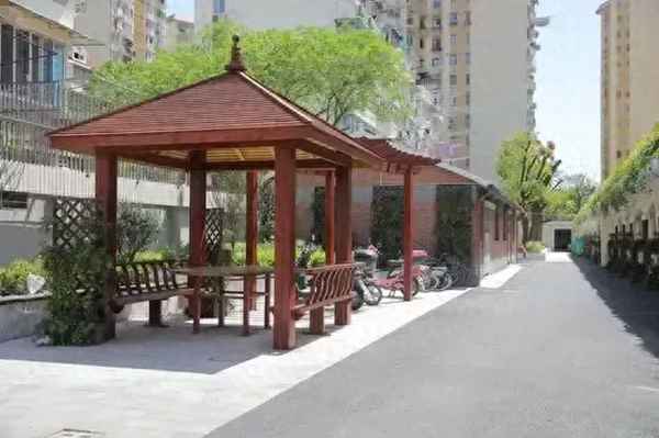 对社会的看法和认识、对当今社会注重物质利益的看法