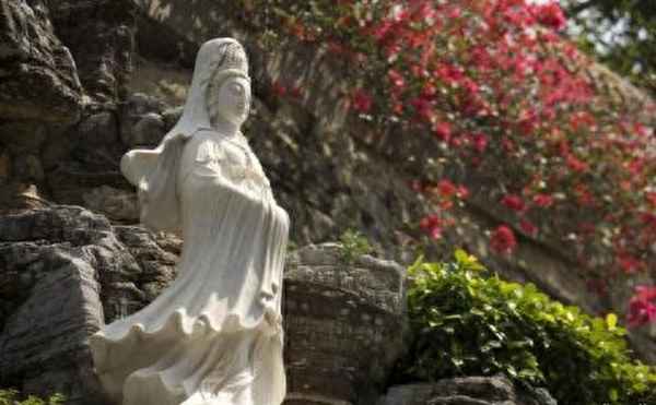 白衣的由来和传说—白衣的由来和传说故事