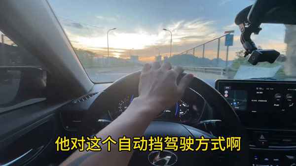 自動擋的車拐彎的技巧—自動擋汽車拐彎技巧