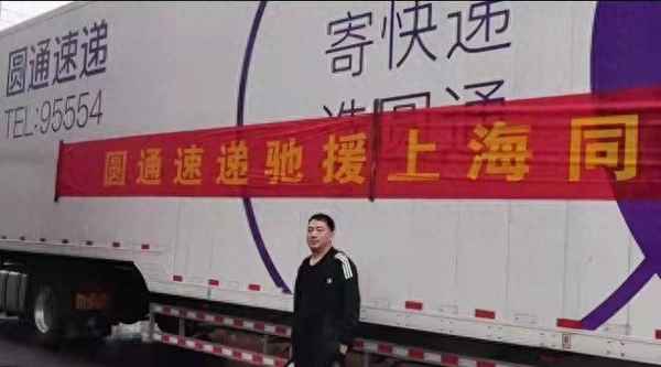 上海紅色車牌是什么車_上海通用紅色轎車