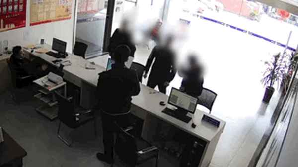 男朋友假装女生骗男人、男朋友假装爱我的表现