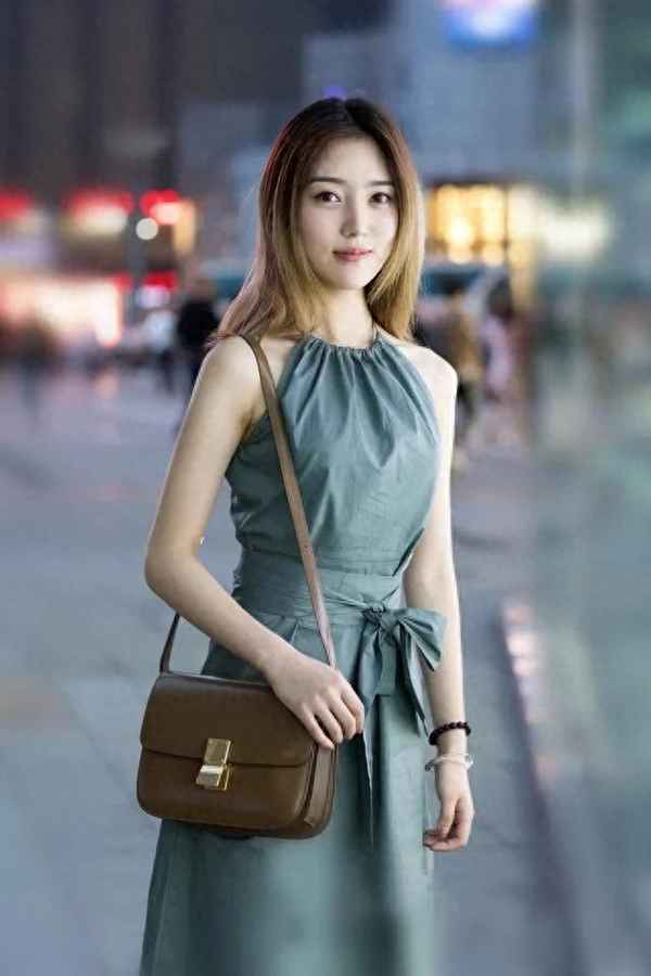 一路蔷薇阅读及答案(蔷薇纷飞,一路向北)