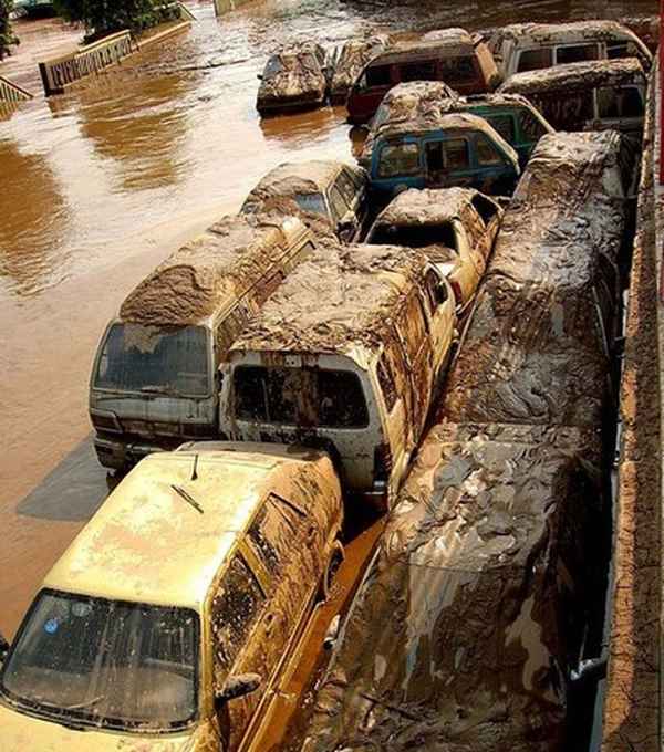 腳墊下面有水算泡水車嗎(車腳墊進水問題大嗎)