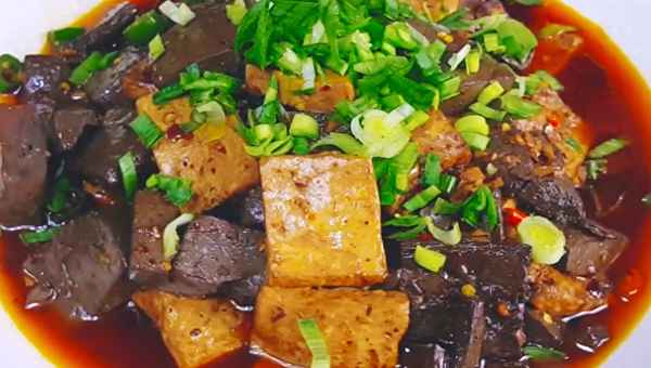 豬血燒豆腐的調(diào)味方法(豬血燒豆腐湯怎么燒)
