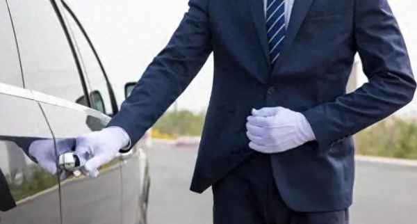 專車可以坐四個人嗎,專車可以坐幾個人,怎么計費
