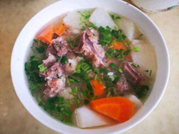 怎樣燉牛尾湯最有營養竅門_燉牛尾湯放什么最營養竅門