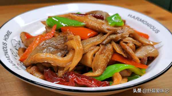 白蘑菇炒肉的做法視頻—白蘑菇炒肉的做法視頻教程