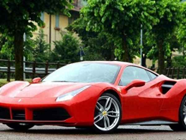 488貴還是911貴(法拉利488落地價多少)