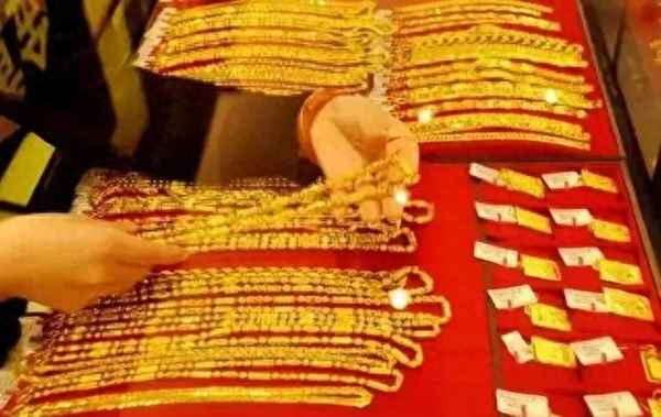 2023年建议买铂金吗—黄金首饰怎么选购