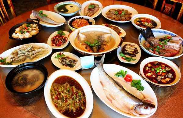 青魚(yú)和草魚(yú)哪個(gè)好吃_青魚(yú)和草魚(yú)有什么區別