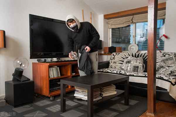 咬人负刑事责任么_咬伤人是什么违法行为