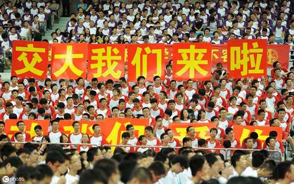 關(guān)于一件事的作文400字、關(guān)于一件事的作文400字左右