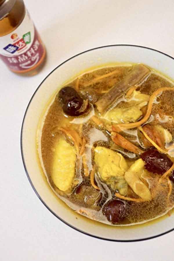 雞肉燉湯用什么搭配最有營養(yǎng)_雞肉燉湯用什么搭配最有營養(yǎng)做法