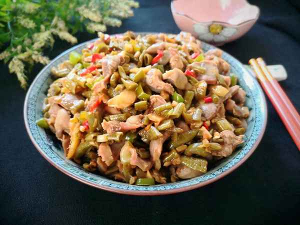 長豇豆怎么炒好吃又簡單(豇豆做法大全家常炒菜)