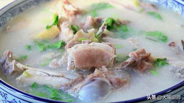 燉羊肉只放三種調料—燉羊肉只放三種調料姜小茴香白芷