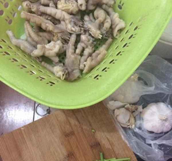 四川正宗泡椒鳳爪做法視頻,麻辣雞爪的做法