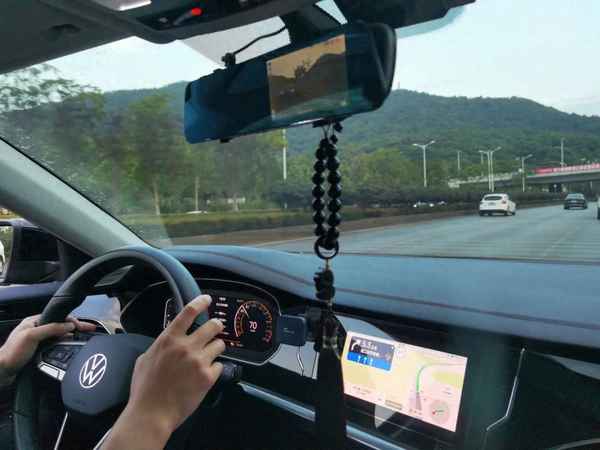 跑高速省油還是費油,跑高速沒油了怎么辦